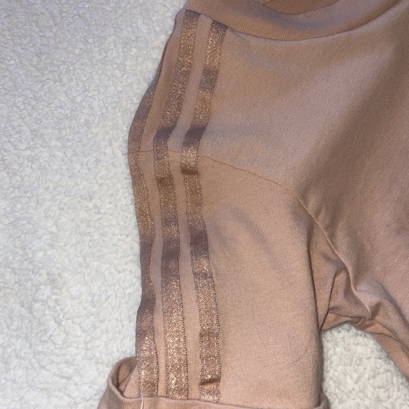 Adidas blush colored crop top - Picture 4 of 8